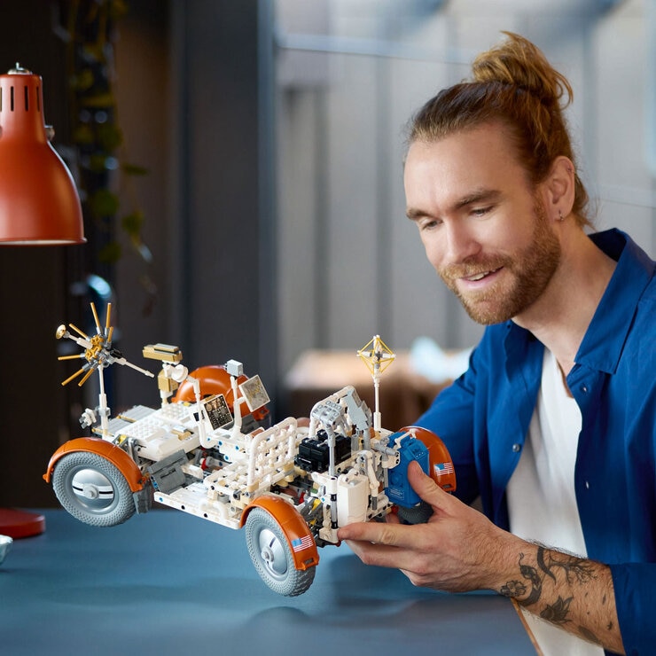 Lego Technic NASA Apollo Lunar Roving Vehicle - LRV Lifestyle image Lego Technic NASA Apollo Lunar Roving Vehicle - LRV Lifestyle image