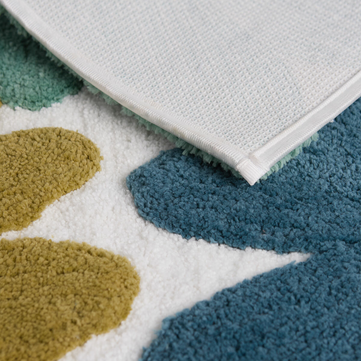 Home Inspiration Blue Flower Bath Mat, 55 x 91 cm Home Inspiration Blue Flower Bath Mat, 55 x 91 cm