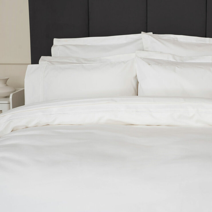 1200 Thread count bedding in white