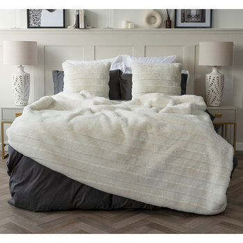 Belledorm Alaska Faux Fur Throw in 2 Colours, 150 x 200 cm