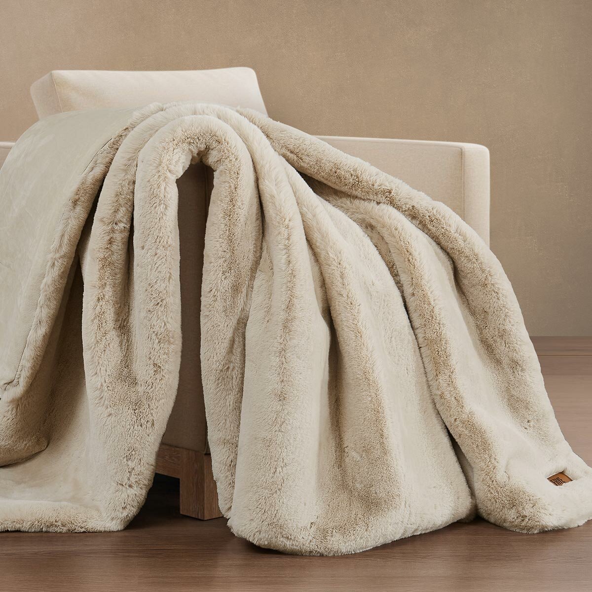 FRYE Luxe Faux Fur Throw in Beige, 152 x 177 cm