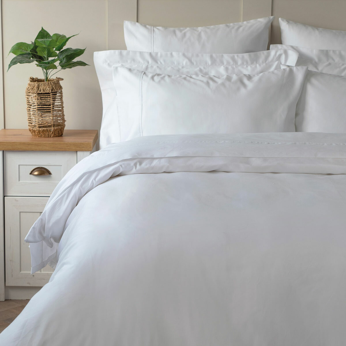 Belledorm 600 Thread Count Cotton White Duvet Cover Set in 3 Sizes
