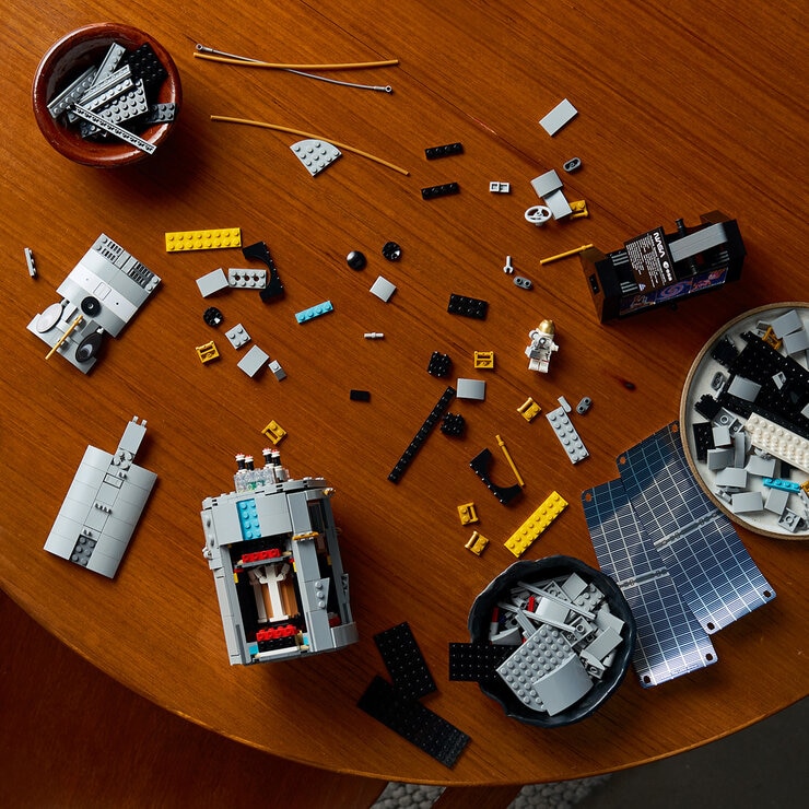 LEGO Icons NASA Space Hubble Telescope - Model 11382 (18+ Years) LEGO Icons NASA Space Hubble Telescope - Model 11382 (18+ Years)