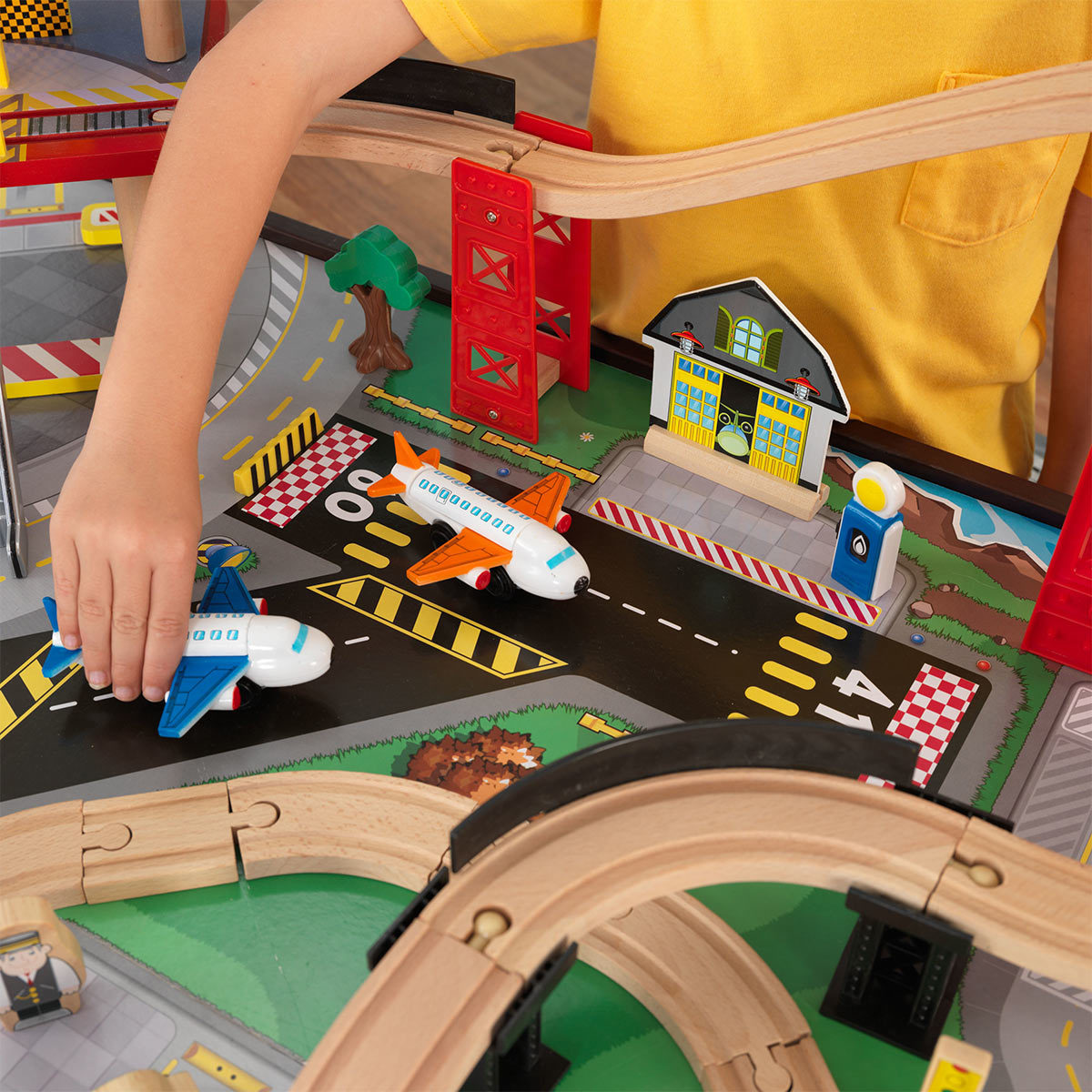 KidKraft Airport Express Train Set and Table in Espresso (3+ Years)
