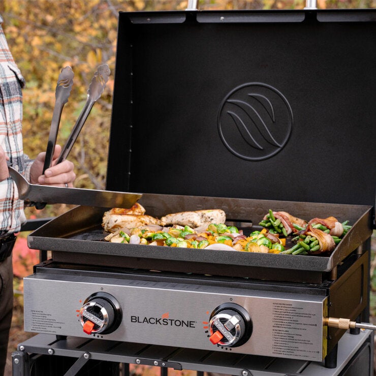 Blackstone 22" Tabletop Gas Griddle with Hood Blackstone 22" Tabletop Gas Griddle with Hood