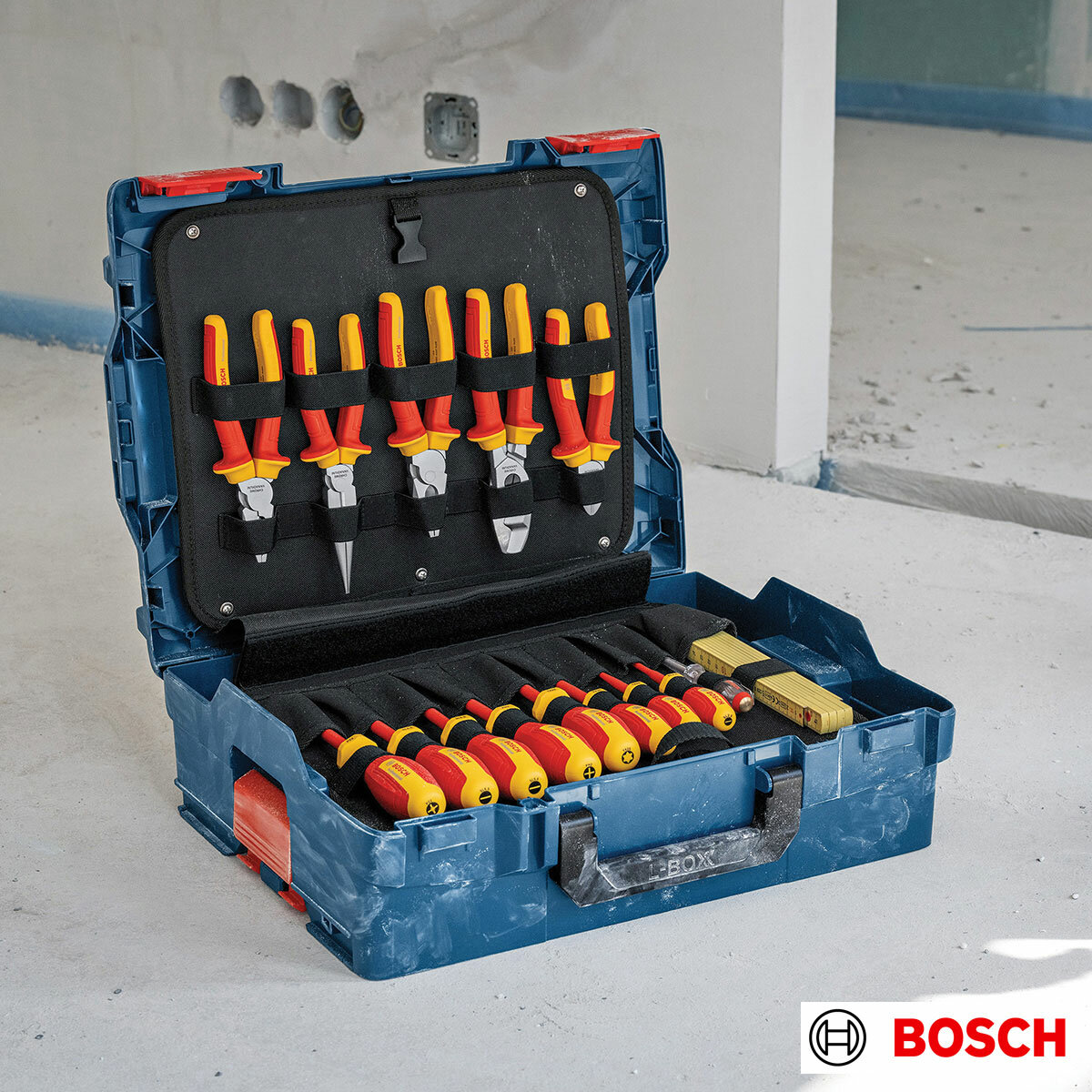 Bosch Professional 37 Piece VDE Hand Tool Set + Case Bosch Professional 37 Piece VDE Hand Tool Set + Case
