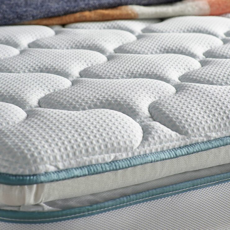 Silentnight UltraGel Cool-to-Touch 2000 Pocket Pillow Top Mattress in 4 Sizes