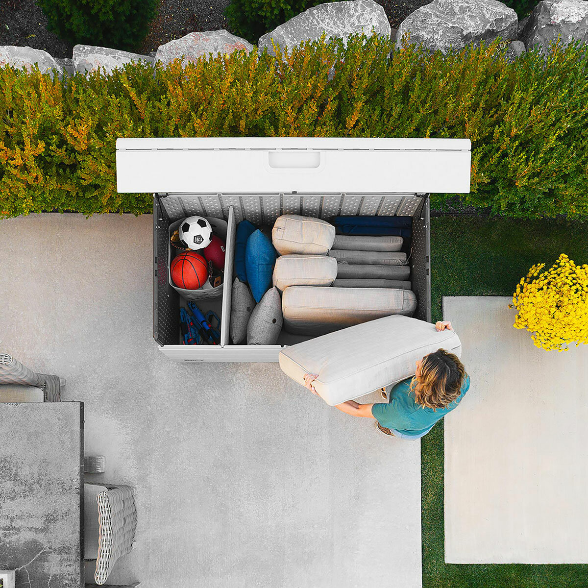 Lifetime 985 Litre (260 Gallon) Deck Box with Divider - Model 60482