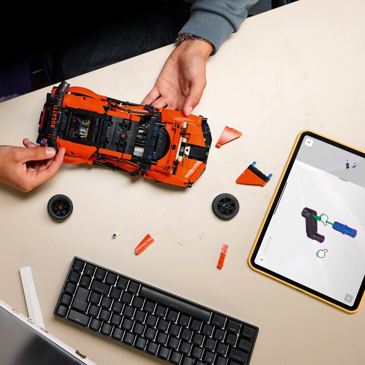 LEGO Technic Bugatti Chiron Pur Sport Hypercar - Model 42222 (9+ Years)