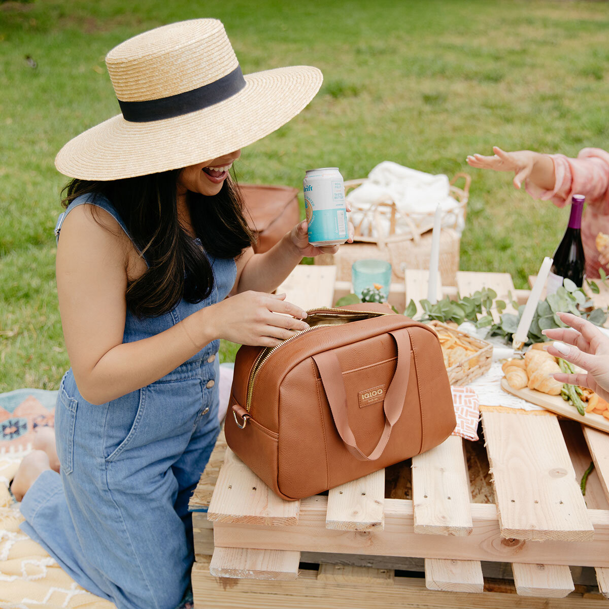 Igloo Luxe Satchel
