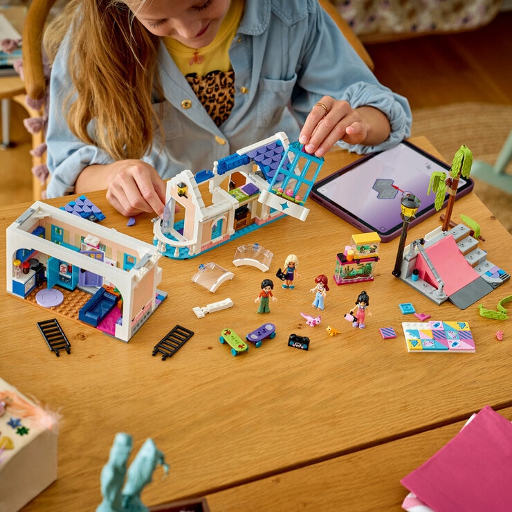 LEGO Friends Liann's Family House - Model 42687 (7+ Years)
