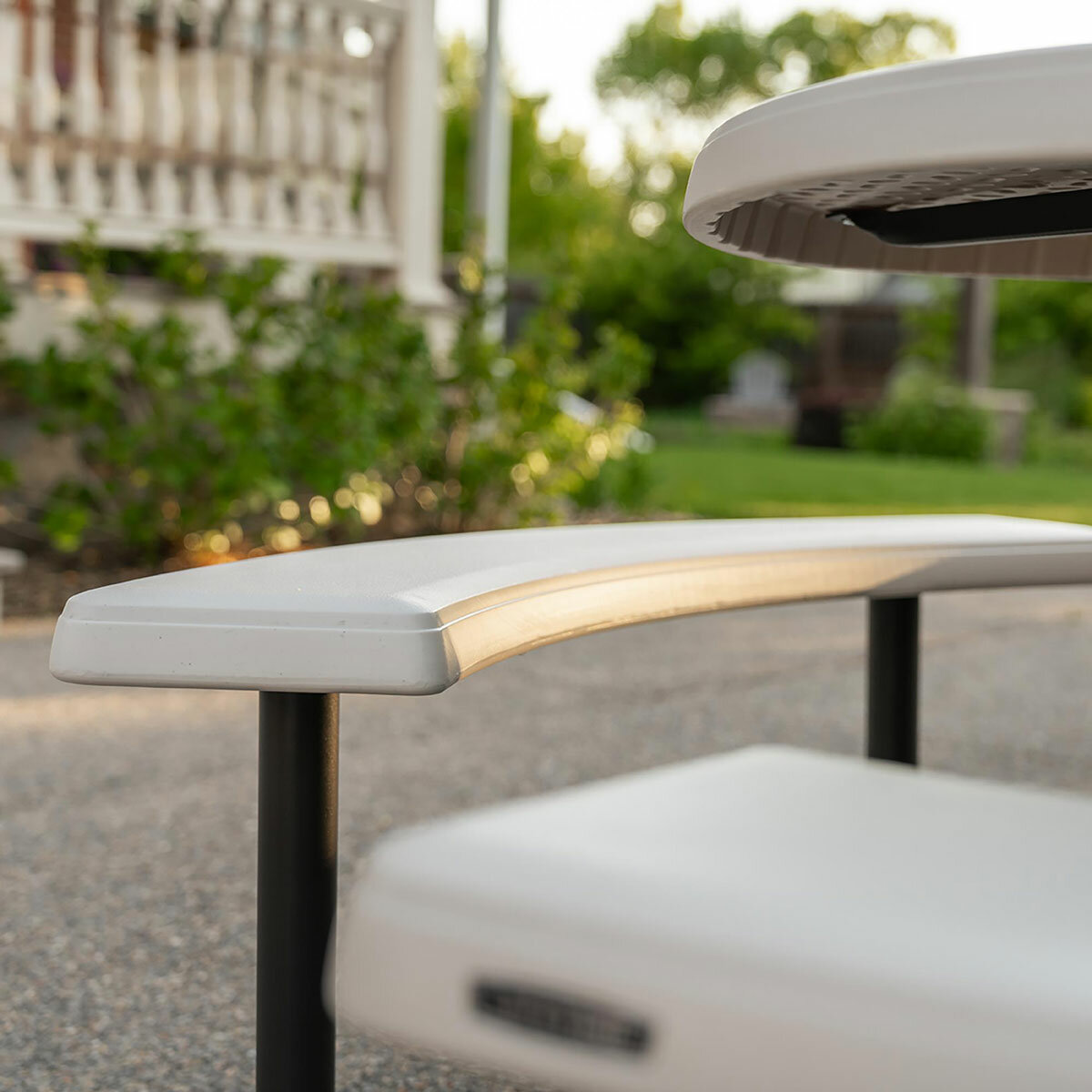 Lifetime 3.6ft (1.11m) Round Picnic Table - Model 260205