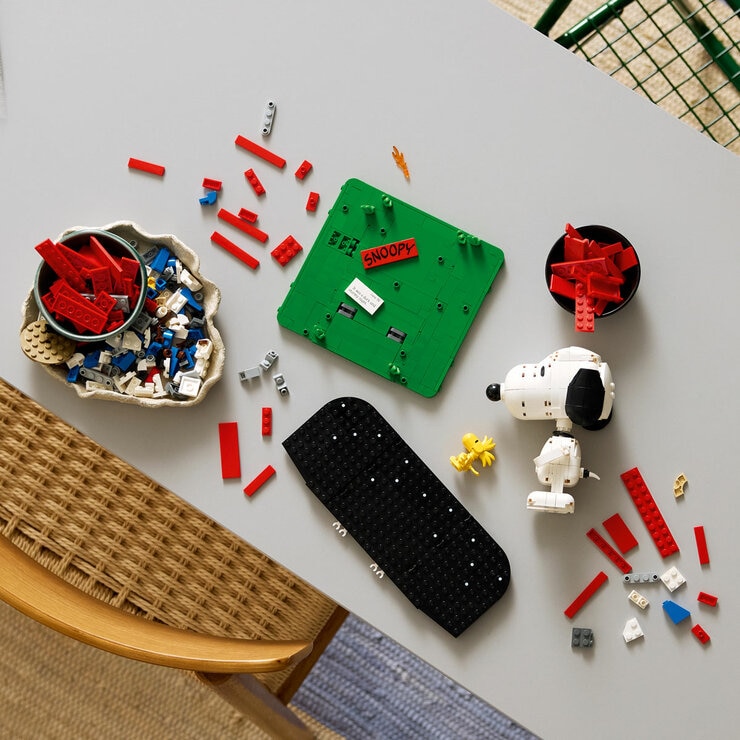LEGO Ideas Peanuts: Snoopy's Doghouse - Model 21368 (18+ Years) LEGO Ideas Peanuts: Snoopy's Doghouse - Model 21368 (18+ Years)