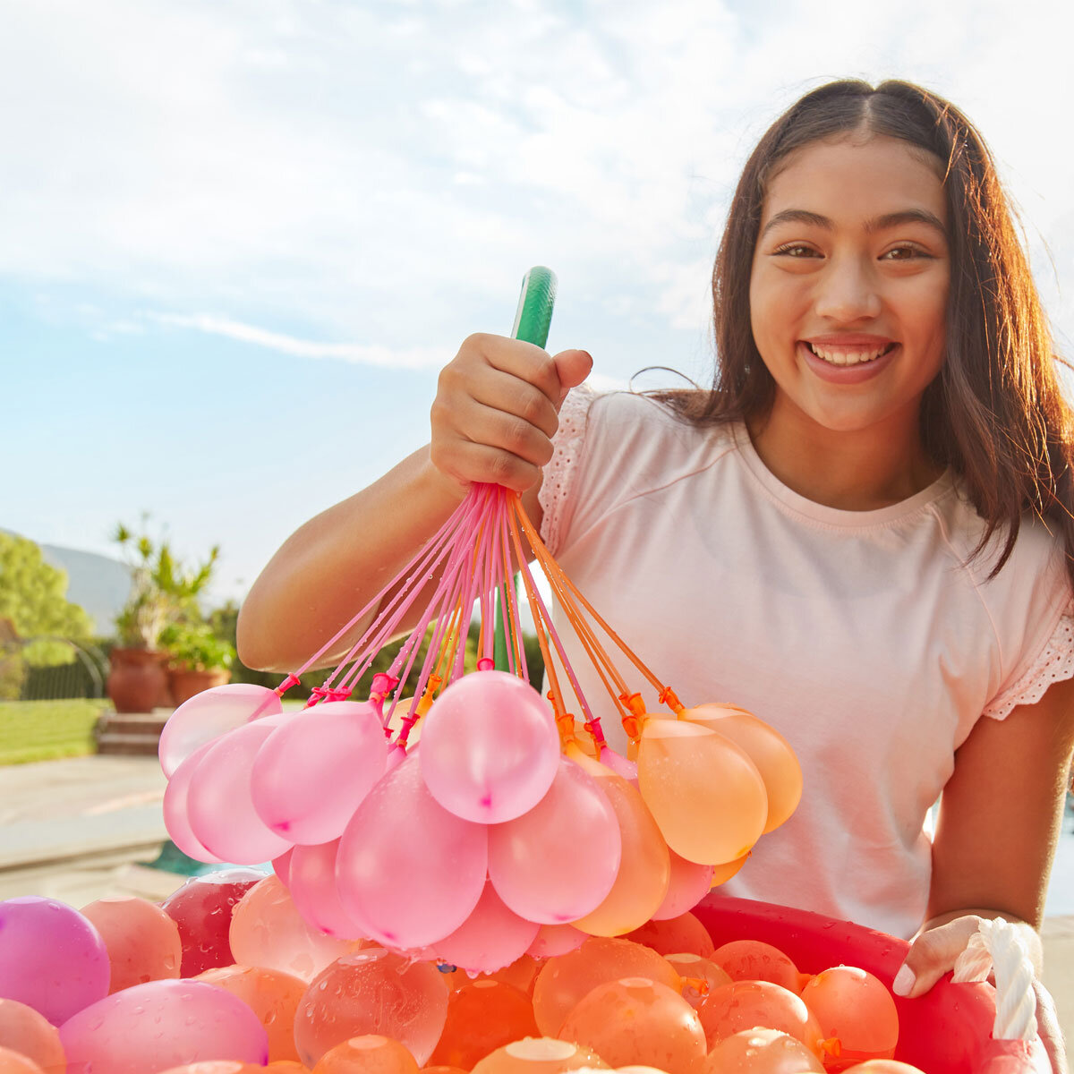 ZURU Bunch O Balloons With 420 Water Balloons Lifestyle4 Image at Costco.co.uk