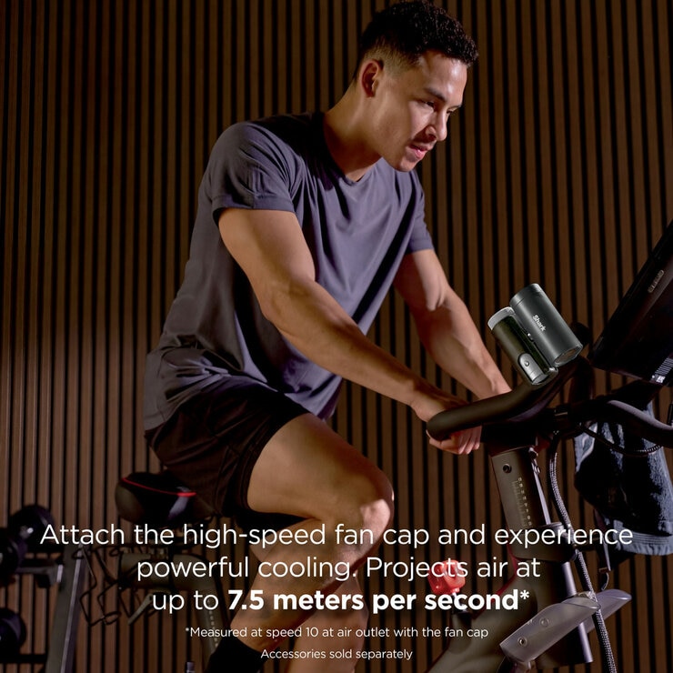 Lifestyle image of Shark ChillPill 3-in-1 Fan, Mist & instaChill System being used in a gym