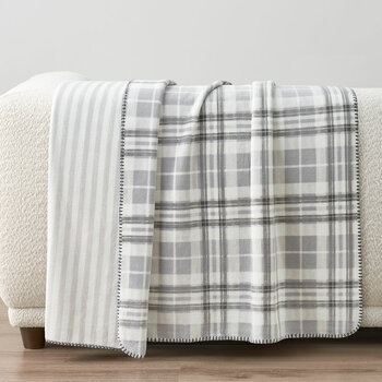 Casual Living Reversible Plush Throw in 7 Designs, 127 x 177 cm Casual Living Reversible Plush Throw in 7 Designs, 127 x 177 cm