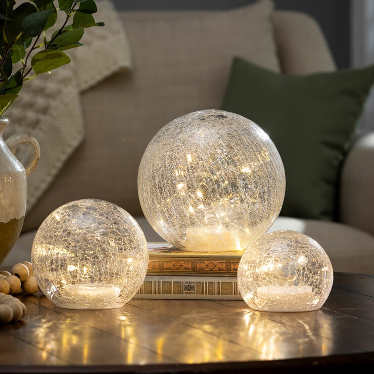 Evergreen LED Light up Sphere or Cube