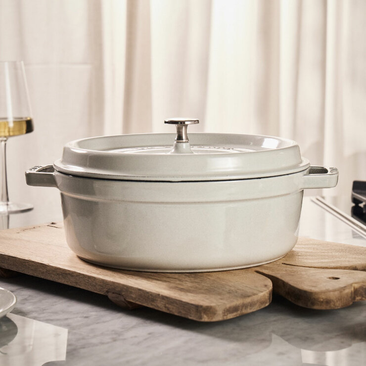 STAUB Shallow Cocotte in White Truffle, 26cm/3.7L STAUB Shallow Cocotte in White Truffle, 26cm/3.7L
