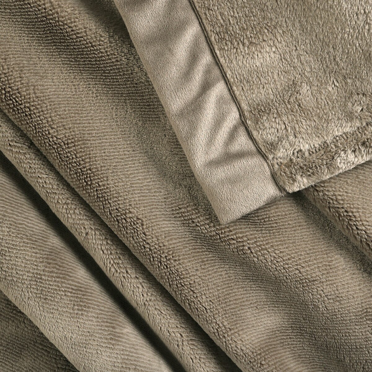 Kirkland Signature Taupe Queen Plush Blanket, 248 x 233 cm