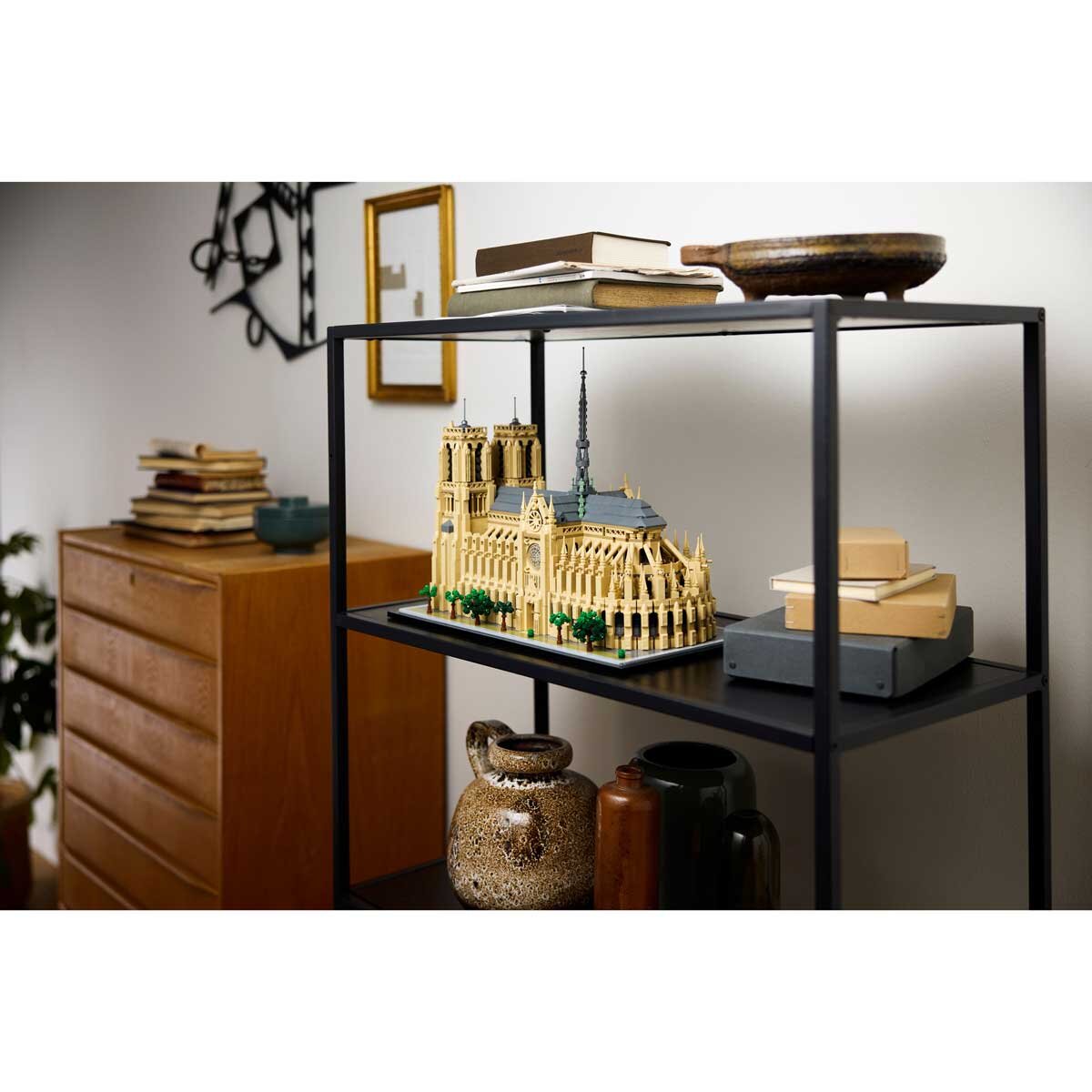 LEGO Architecture Notre Dame - Model 21061 (+18 Years)