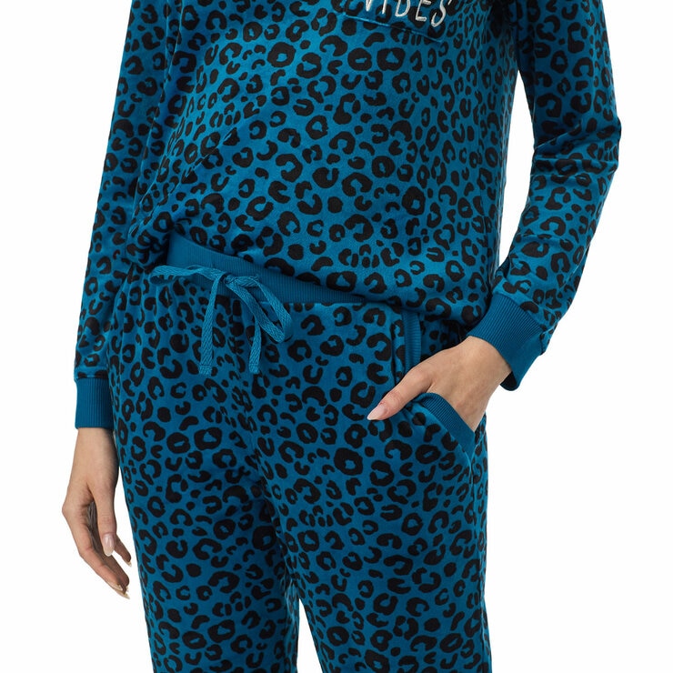Jane & Bleecker Women's Silky Plush Pyjama Set in Teal Animal