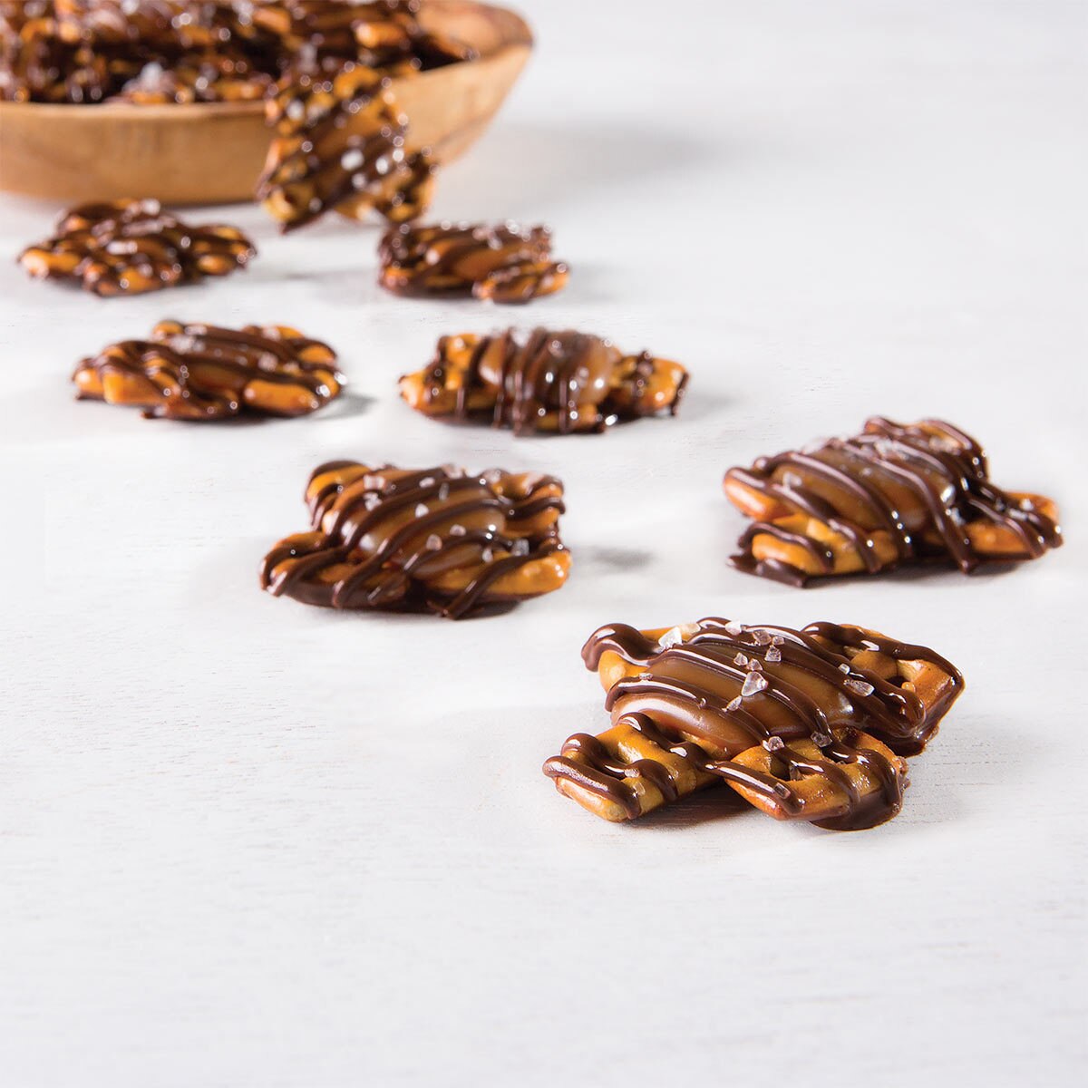 Snappers Minis Dark Chocolate Sea Salted Caramel Pretzel Treats, 680g Costco UK