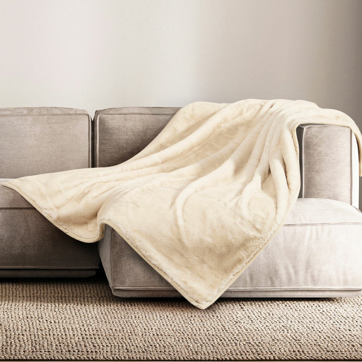 Mon Chateau Faux Fur Throw in 4 Colours, 152 x 177 cm Mon Chateau Faux Fur Throw in 4 Colours, 152 x 177 cm