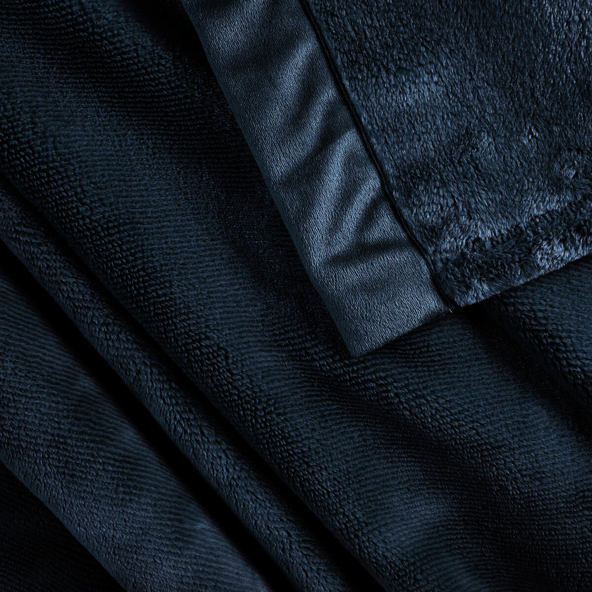 Navy oversized plush blanket folded corner with top binding stitiching Navy oversized plush blanket folded corner with top binding stitiching