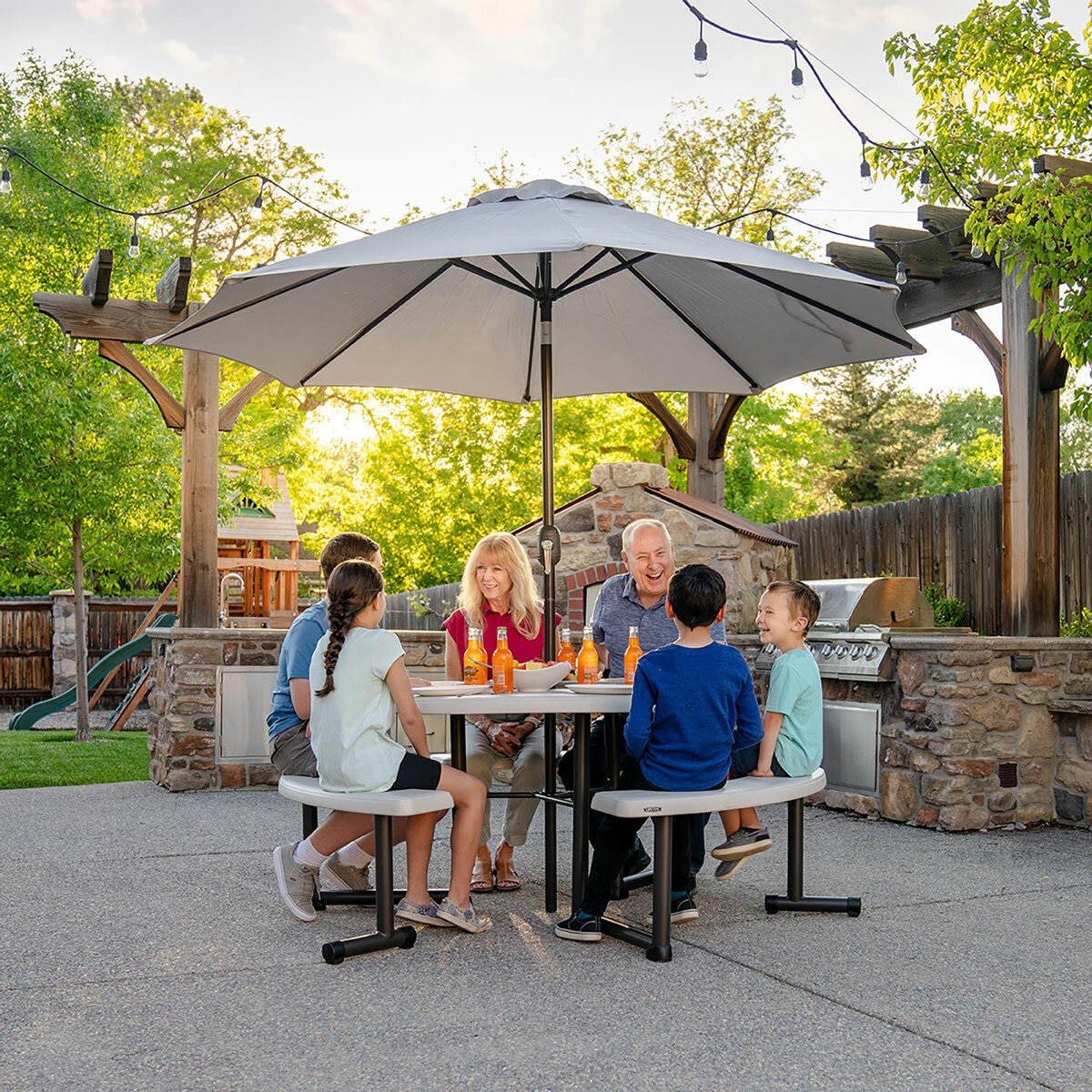 Lifetime 3.6ft (1.11m) Round Picnic Table - Model 260205