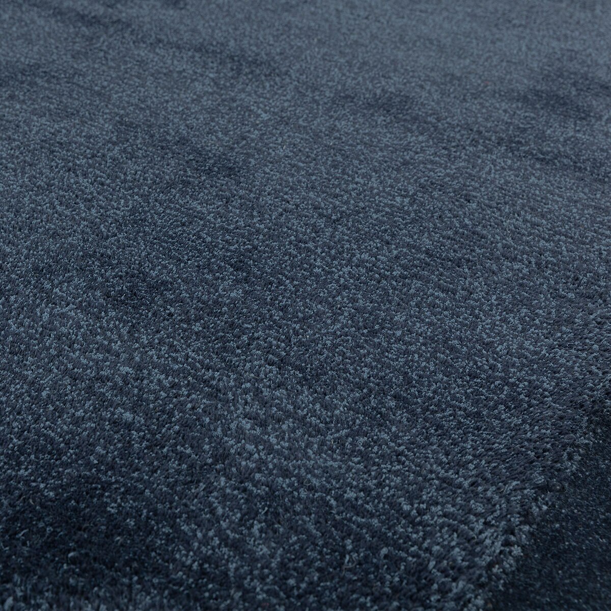 Asiatic rise border rug in navy