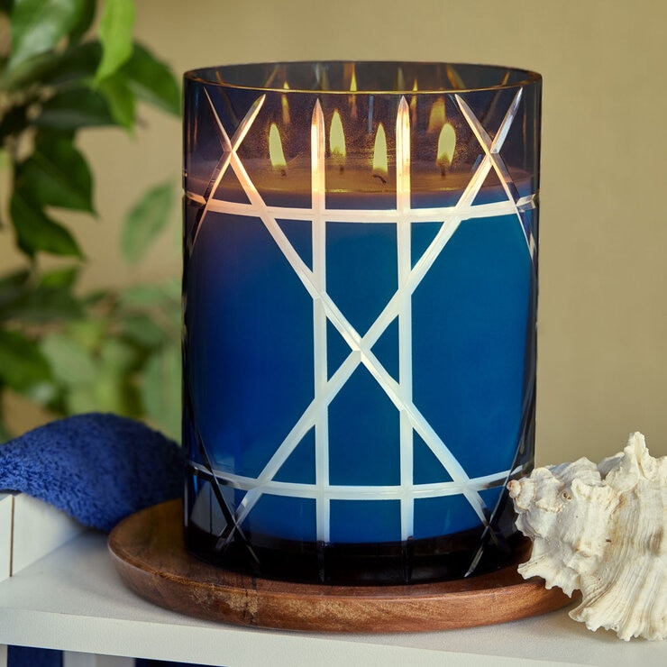 Torc 4 Wick Candle in Ocean Waves Torc 4 Wick Candle in Ocean Waves