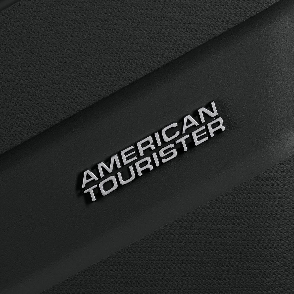 American Tourister Jet Driver 55cm Carry On Hardside Spinner Case in Black