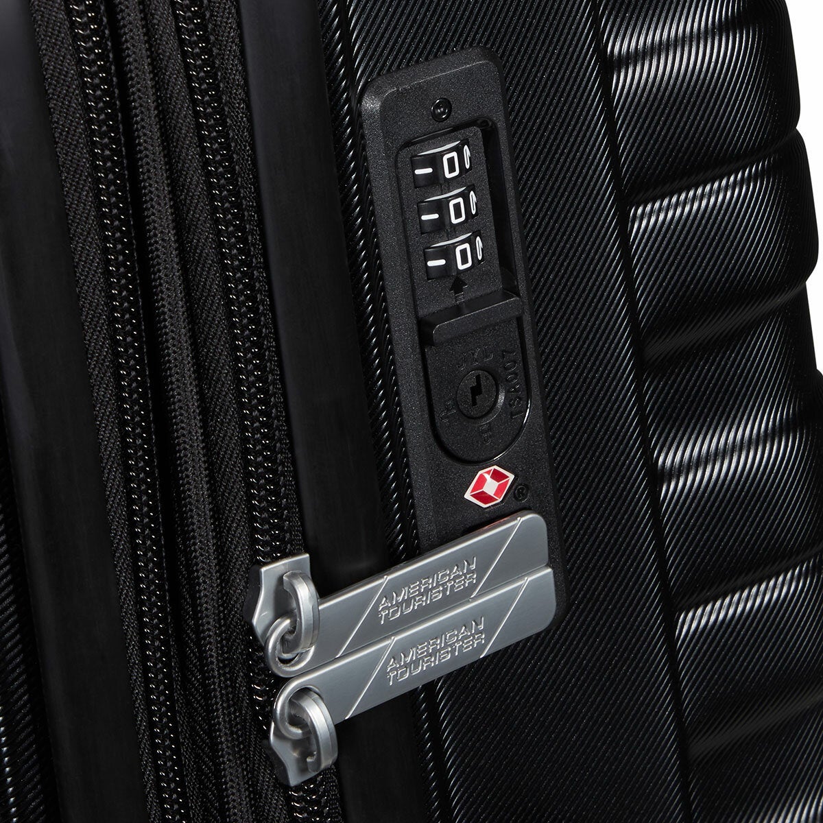 American Tourister 3pc Luggage Set Spinner Case In Black American Tourister 3pc Luggage Set Spinner Case In Black