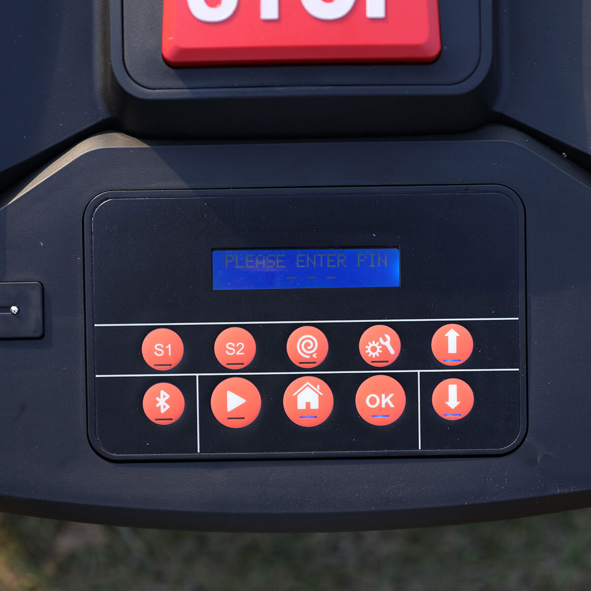 Yard Force MB800 Robotic Lawnmower + Charging Station (800m² Cutting Area)