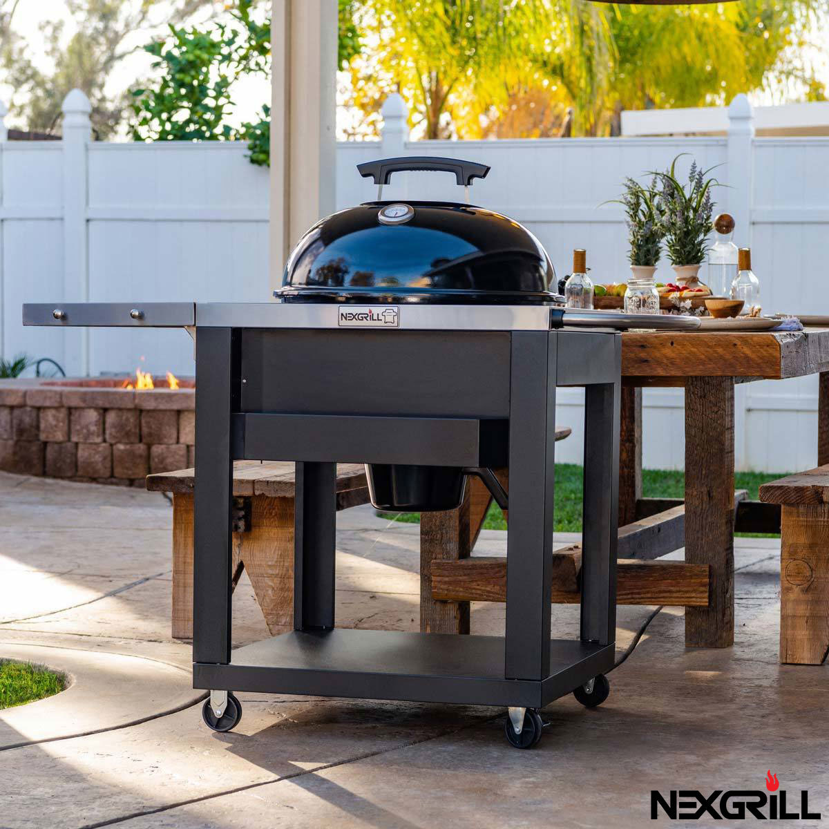 Nexgrill 22" (56 cm) Charcoal Kettle Barbecue With Cart
