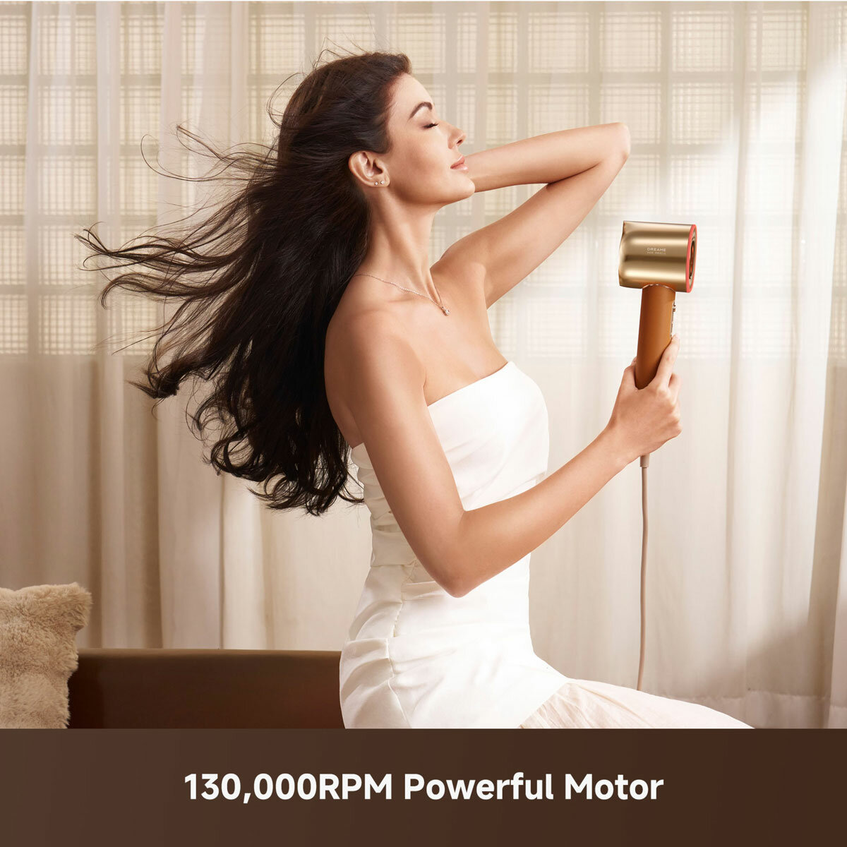 Lifestyle image showing 130,000RPM powerful motor Lifestyle image showing 130,000RPM powerful motor