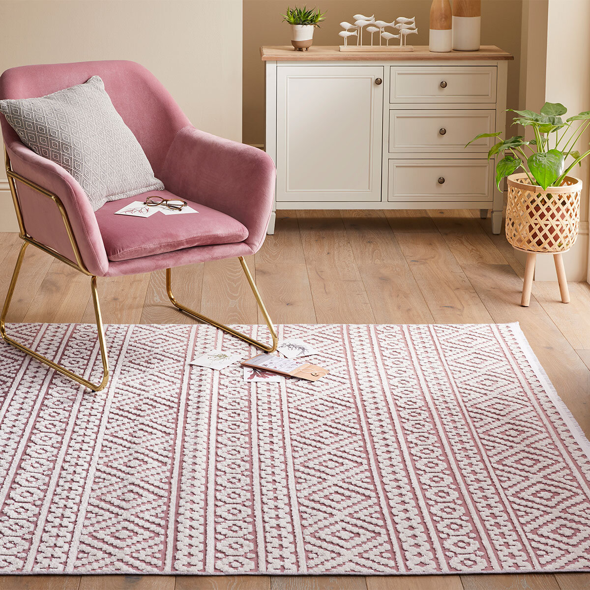 Concept Looms Jazz Deco Indoor / Outdoor Rug in Rose, 220 x 160 cm