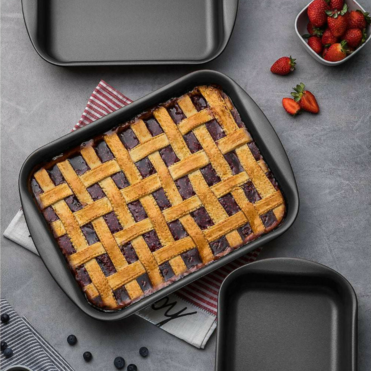 Tramontina Roasting Pan, 3 Piece Set Tramontina Roasting Pan, 3 Piece Set