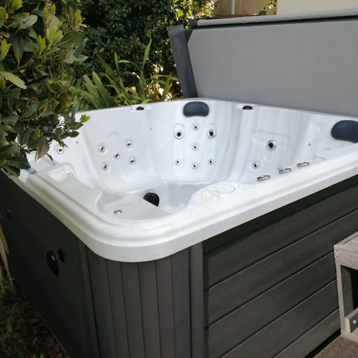 Hot Tub Master Angel Stream II 36-Jet 5 Person Hot Tub - Delivered and Installed