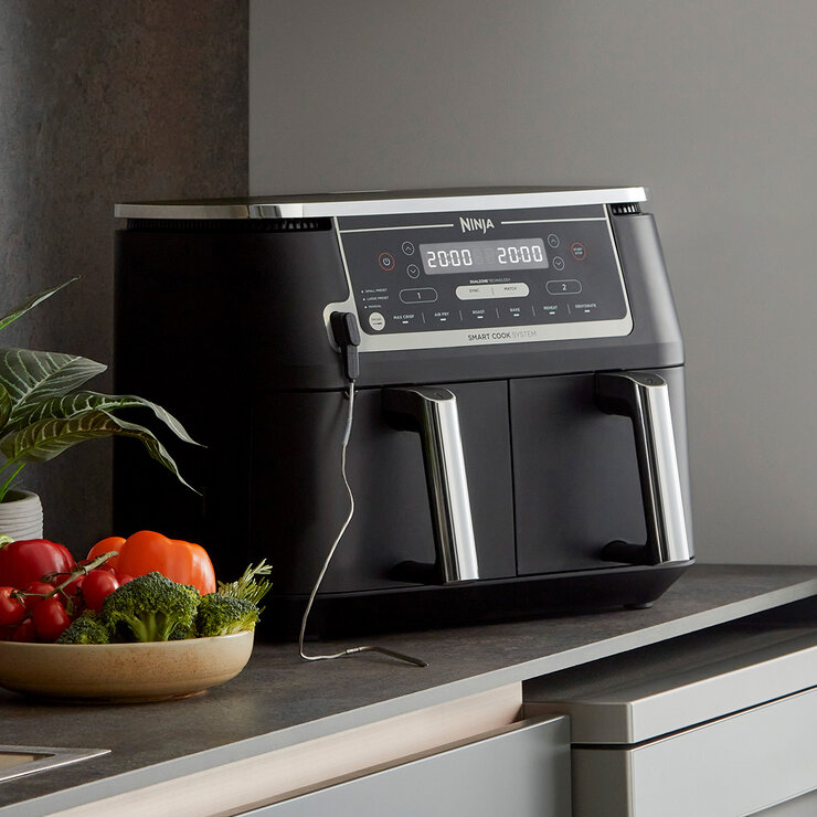 Lifestyle image of air fryer on kitchen countertop Lifestyle image of air fryer on kitchen countertop