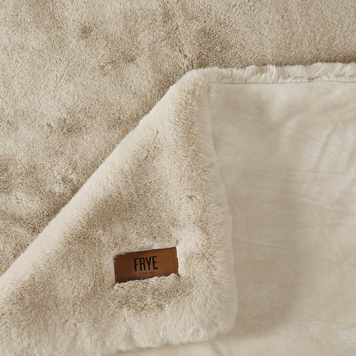 FRYE Luxe Faux Fur Throw in Beige, 152 x 177 cm