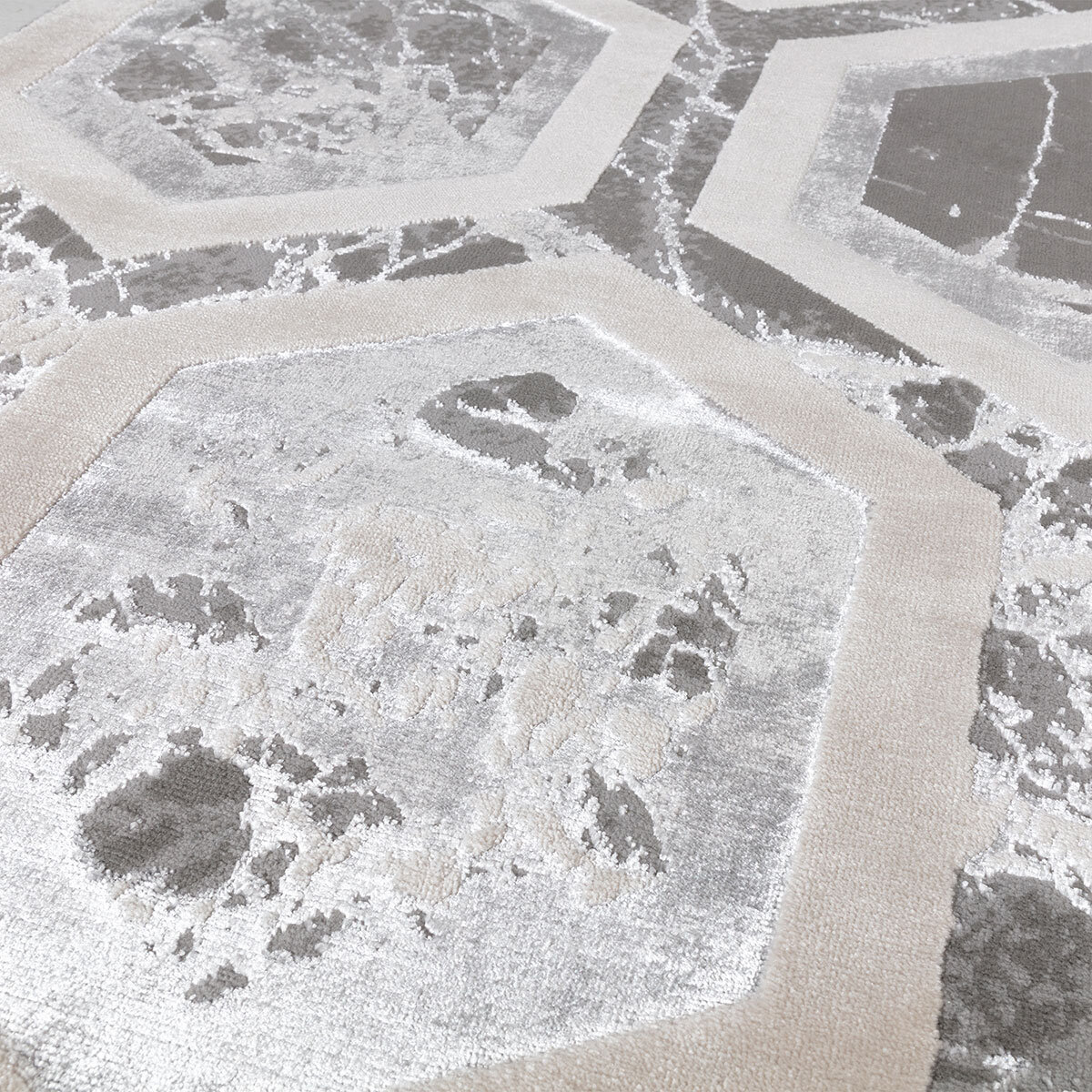 Asiatic Aurora Crystal rug laying flat