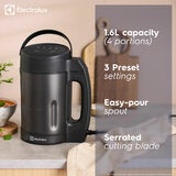 Lifestyle showing features of soup maker Lifestyle showing features of soup maker