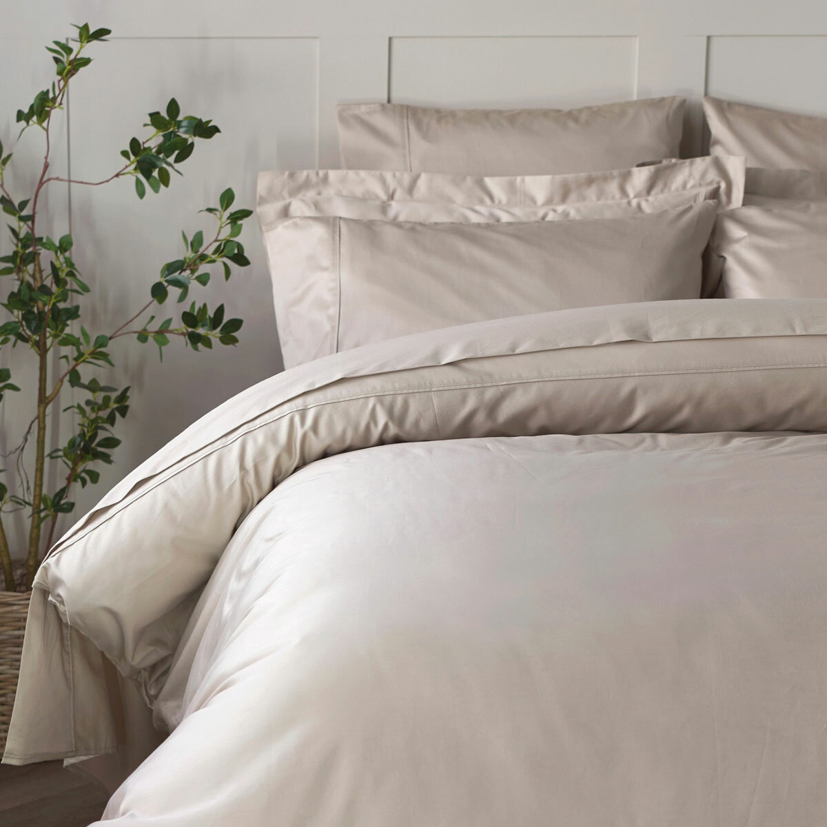 Belledorm 600 Thread Count Cotton Taupe Duvet Cover Set in 3 Sizes
