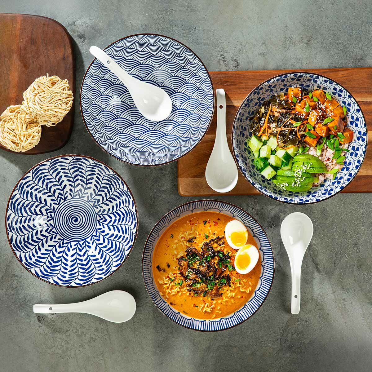 Signature Housewares Ramen Bowls with Spoons, 4 Piece