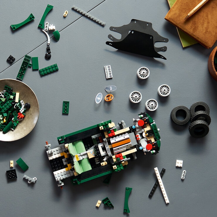 LEGO Icons Jaguar E-Type - Model 11381 (18+ Years) LEGO Icons Jaguar E-Type - Model 11381 (18+ Years)
