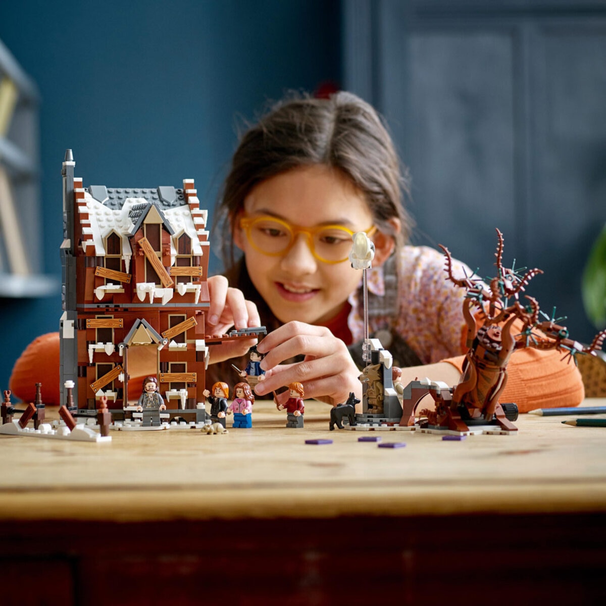 Buy LEGO HP The Shrieking Shack & Whomping Willow Lifestyle Image at Costco.co.uk