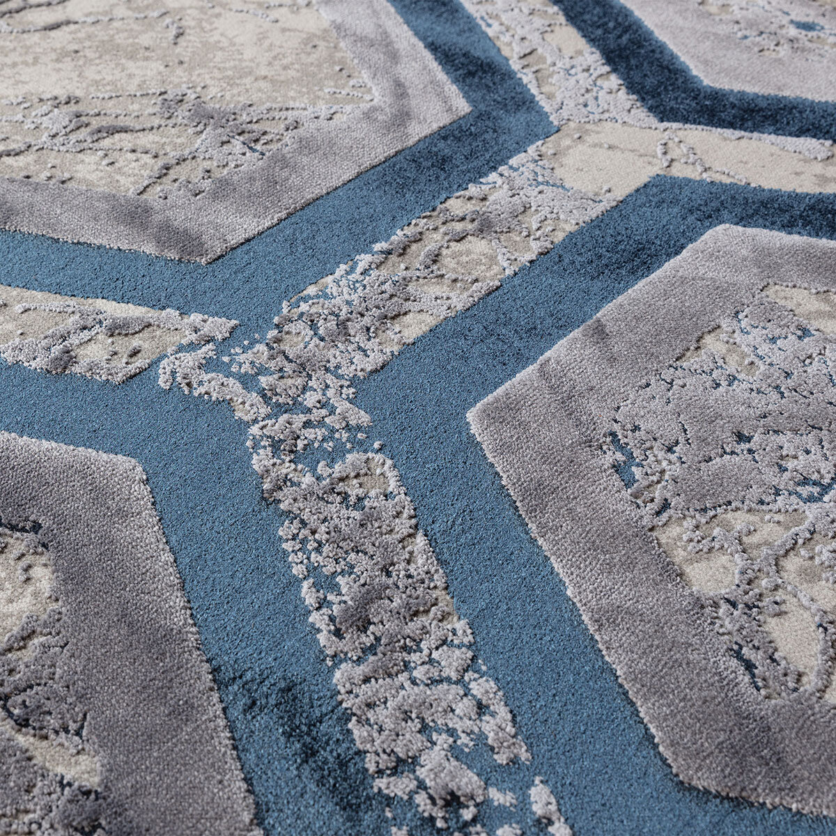 Asiatic Aurora Hexagon rug laying flat