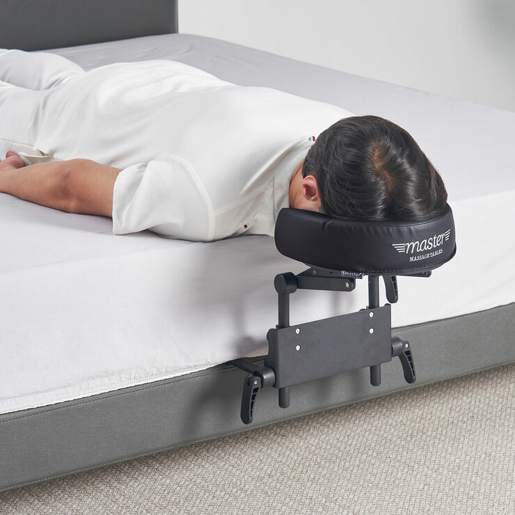 Lifestyle image of someone using the headrest