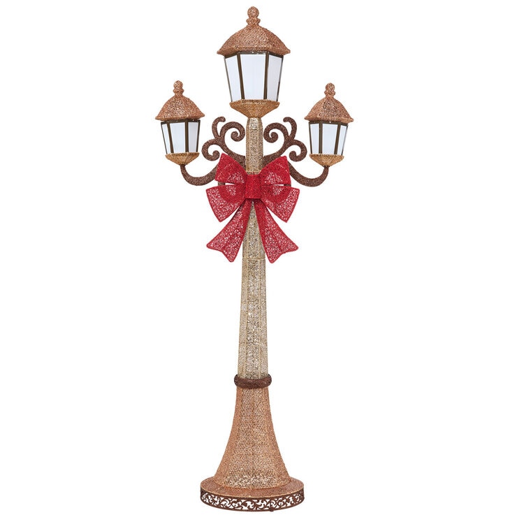 Image of the Lamp Post with the lights off